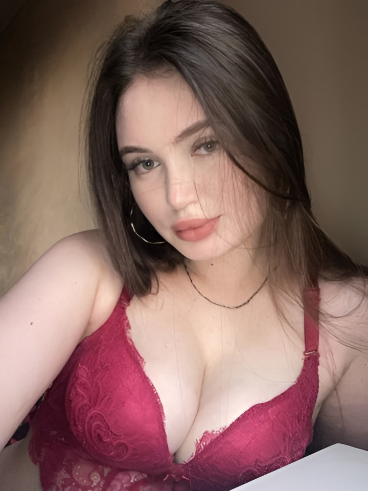 Софа привлекальеная девушка из Колпино цена от 1500 руб