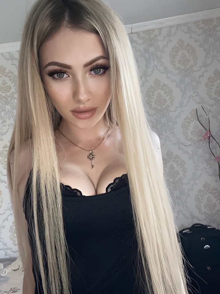 Юстина привлекальеная девушка из Колпино цена от 1500 руб