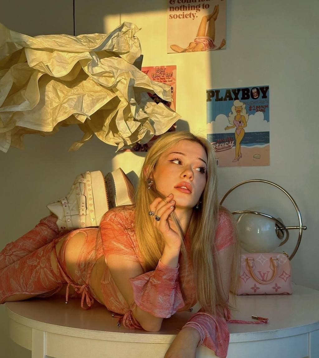 Луна привлекальеная девушка из Колпино цена от 3000 руб