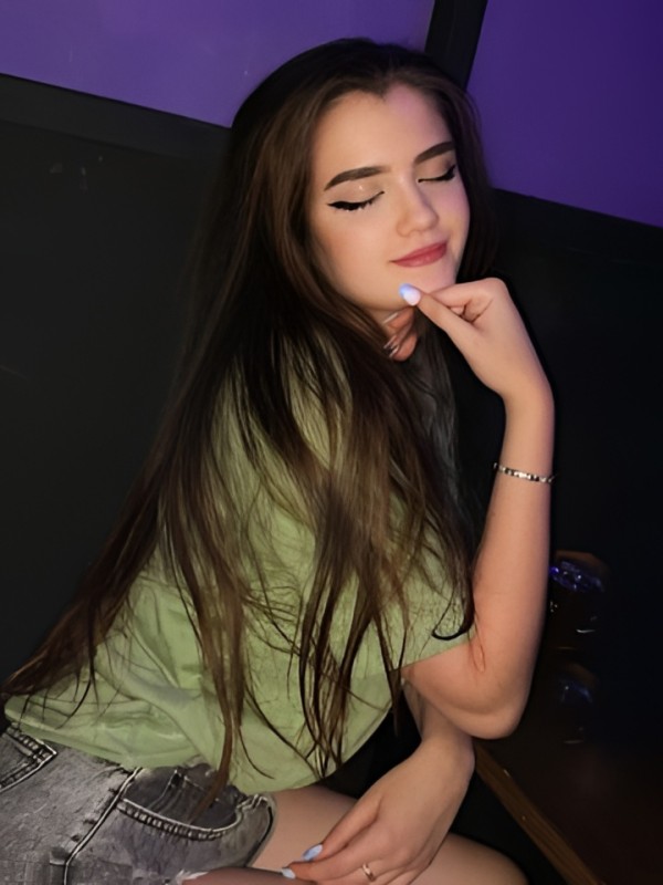 Белла привлекательная девушка из Колпино цена от 5000 руб