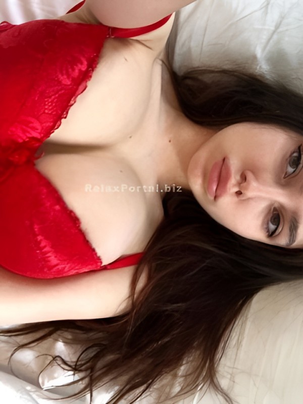 Эвелина привлекательная девушка из Колпино цена от 2000 руб