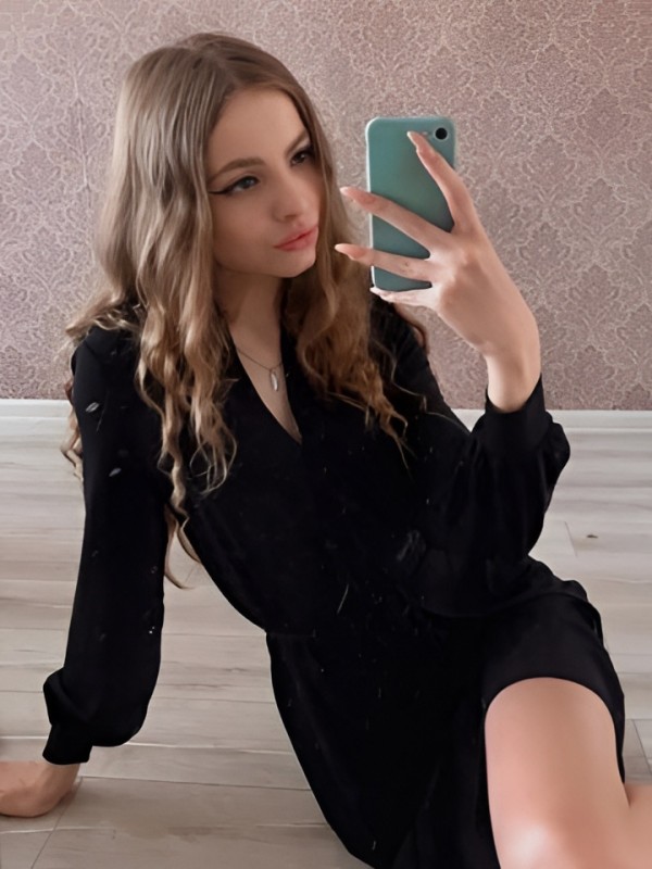 Ксения привлекательная девушка из Колпино цена от 2000 руб