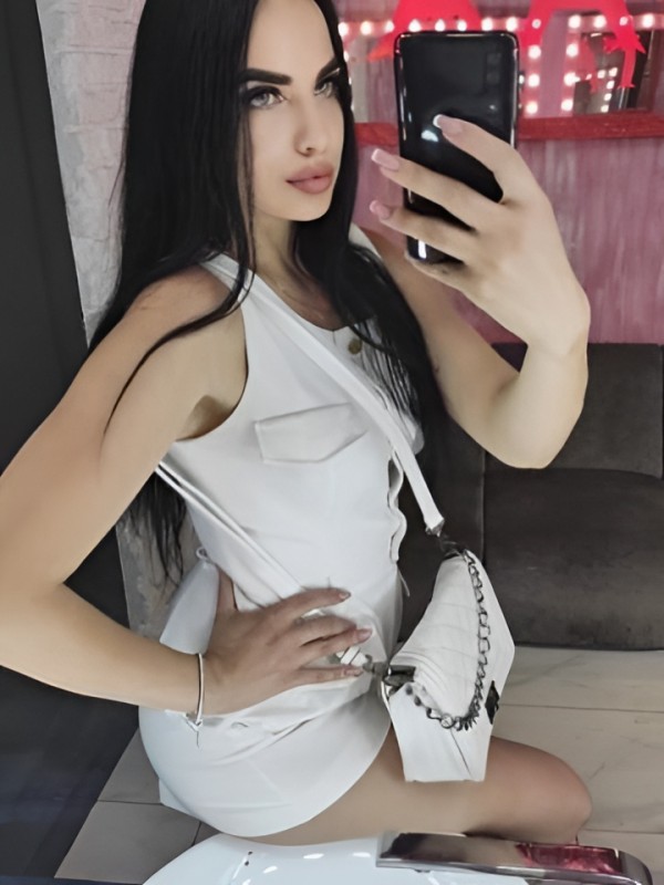 Юлия привлекательная девушка из Колпино цена от 2000 руб