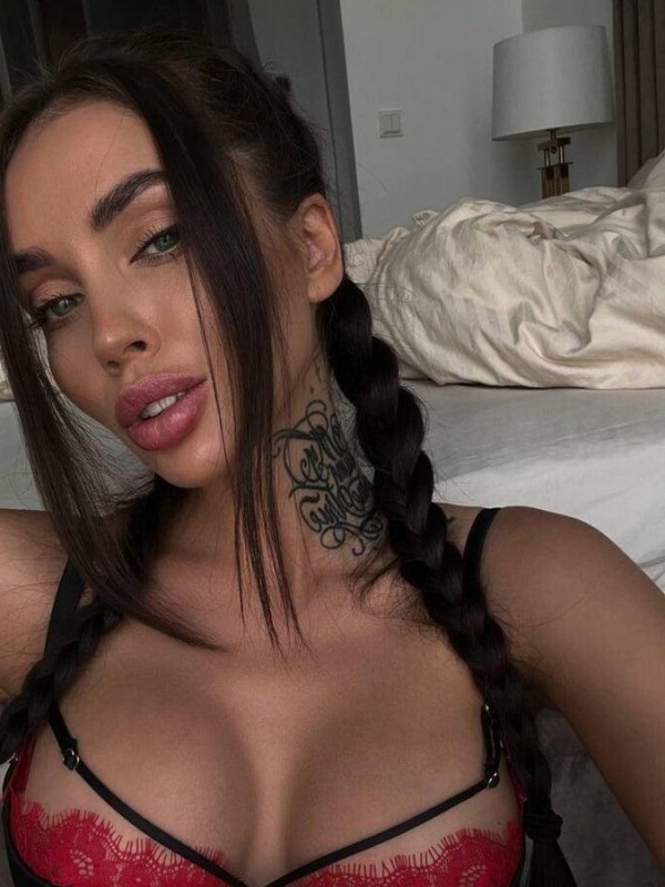 Розалия привлекательная девушка из Колпино цена от 4000 руб